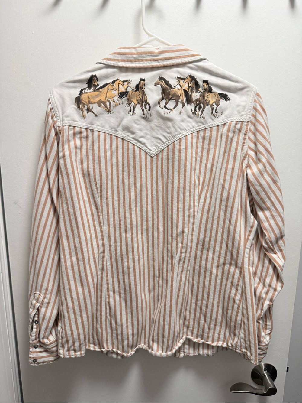 Women’s Wrangler Horse Yoke Slim Western Snap Shirt